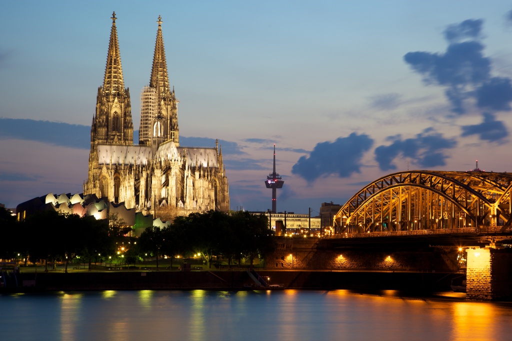 Cologne_Cathedral_and_the_Hohenzollern_Bridge